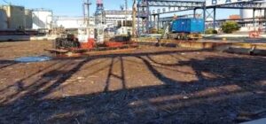 Unità navale impegnata nella raccolta dei detriti